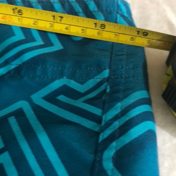 Under armor swim trunks - Picture 7 of 8